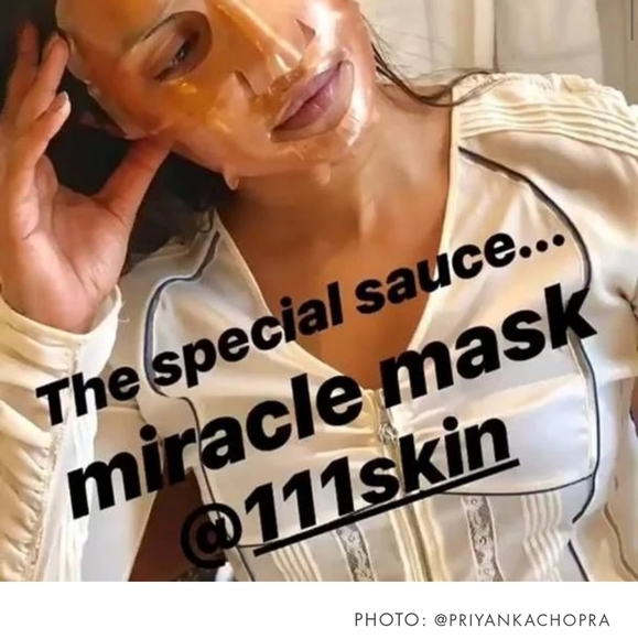 Rose Gold Brightening Facial Treatment Mask 5 pack - Picture 4 of 6